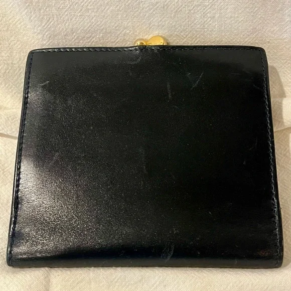 EUC Salvatore Ferragamo Tri-Fold Gancini Clasp Wallet w/ Kisslock